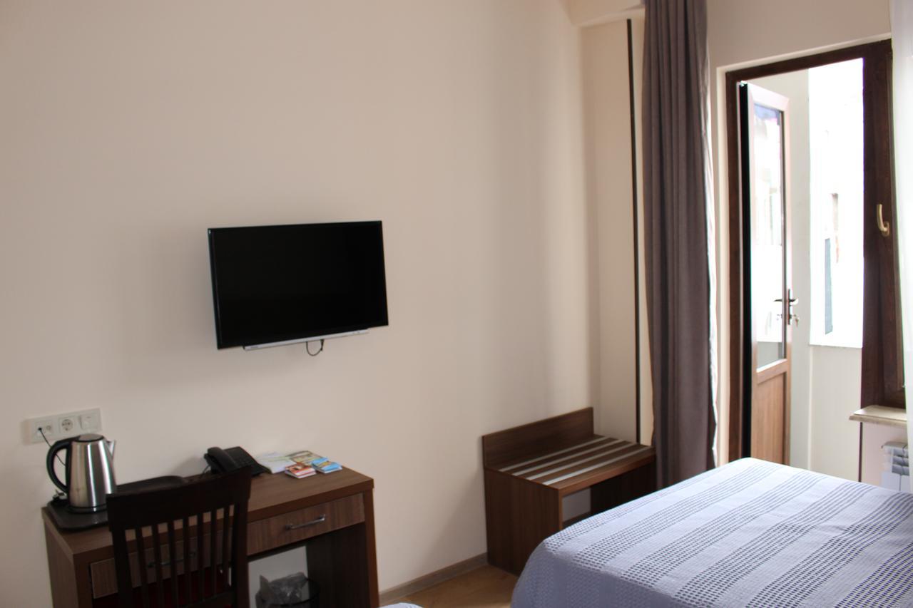 Boutique Hotel 32 Batumi Exterior photo