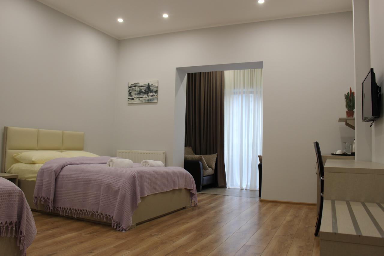 Boutique Hotel 32 Batumi Exterior photo